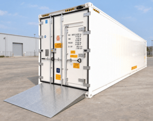 Conteneur frigorifique de 40 pieds High Cube installé au sol avec rampe